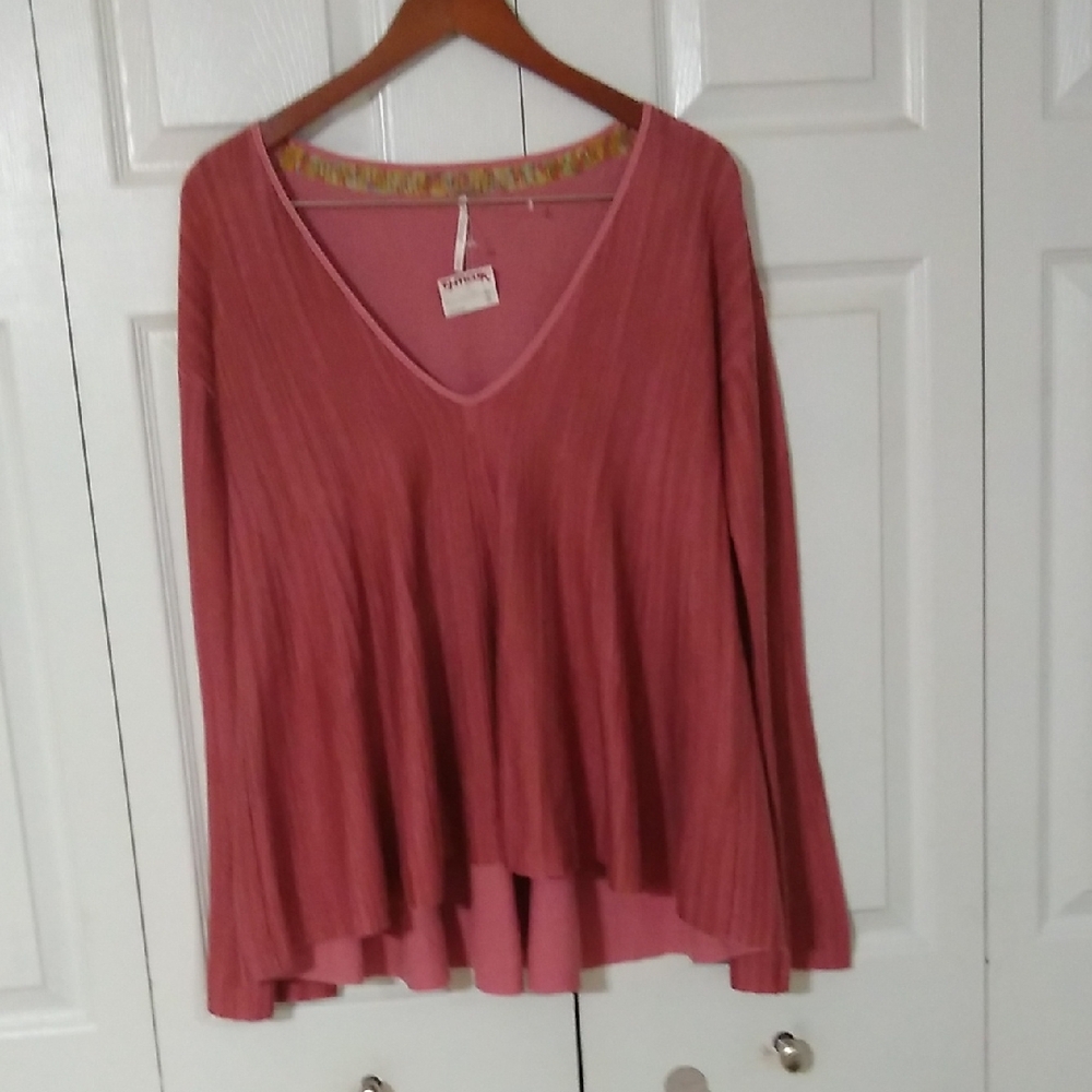 Free People Boxy Bell sleeve size small rust  sweater